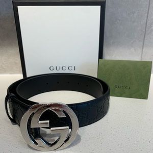 Authentic Gucci Signature leather belt